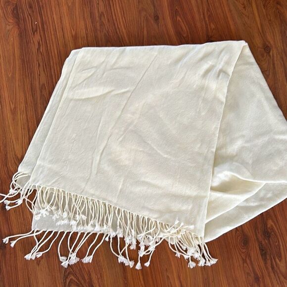 The pashmina Store 100% Kashmir Pena large with fringe cream - Picture 1 of 5
